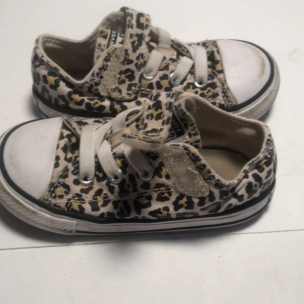 Girls size 7 animal print converse